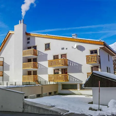 Studio Club House 17